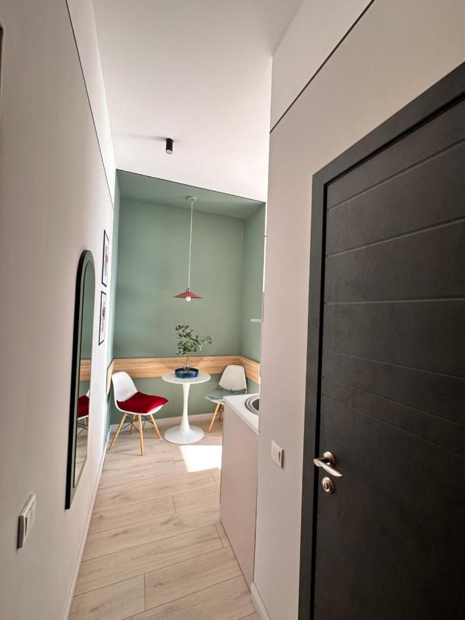 Ferienwohnung Квартира Художника В Жк Толе Би Astana Exterior foto