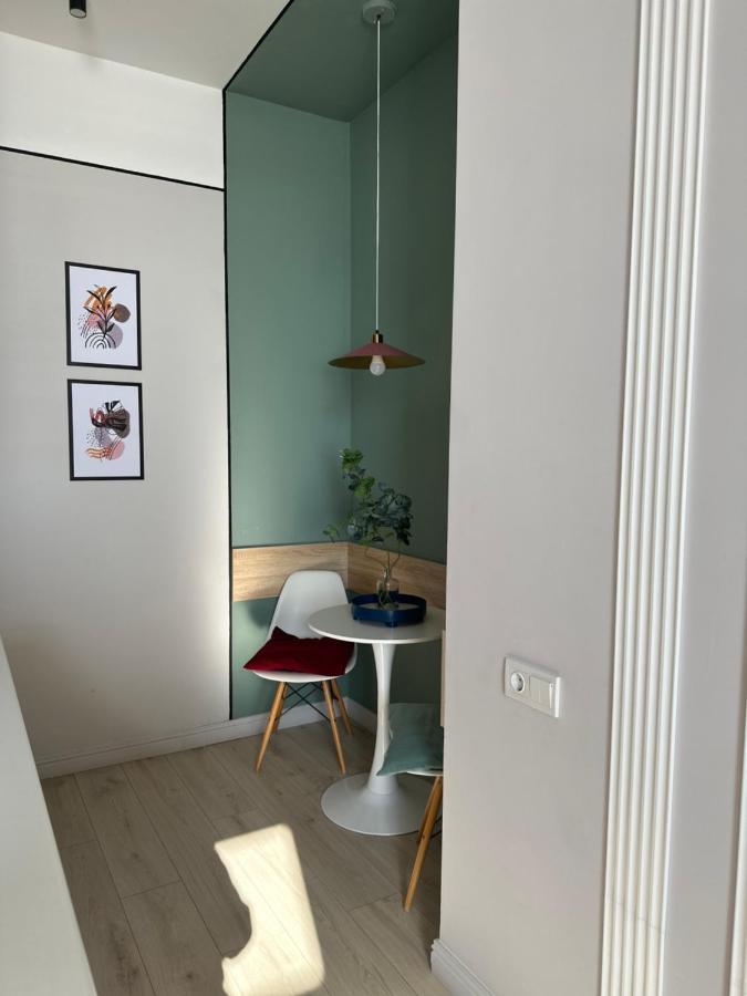 Ferienwohnung Квартира Художника В Жк Толе Би Astana Exterior foto